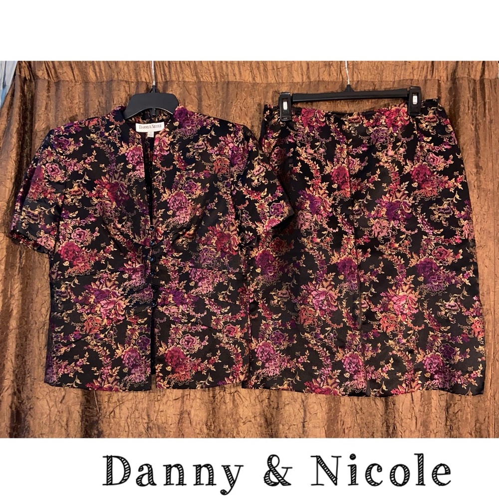 Danny & Nicole~Gold/Maroon/Black skirt and top set~size 8~EUC